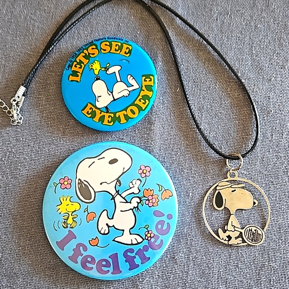 Snoopy Jewelry - Vintage Snoopy lot button, necklace & mirror 1960s Peanuts Woodstock